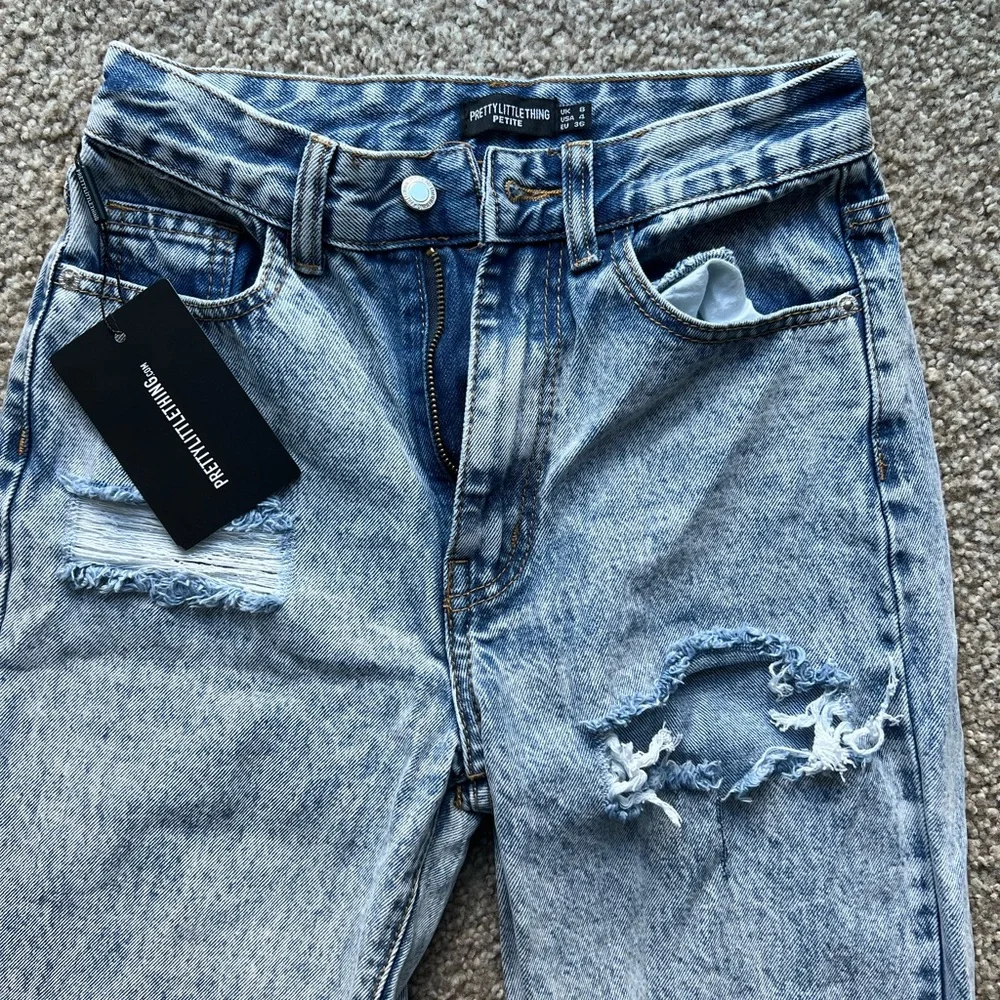 Pretty Little Thing Ice Blue Distressed Split Hem Jeans - Picture 4 of 4